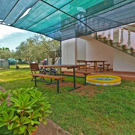Apartman With A Parking Space Peroj, - 20731