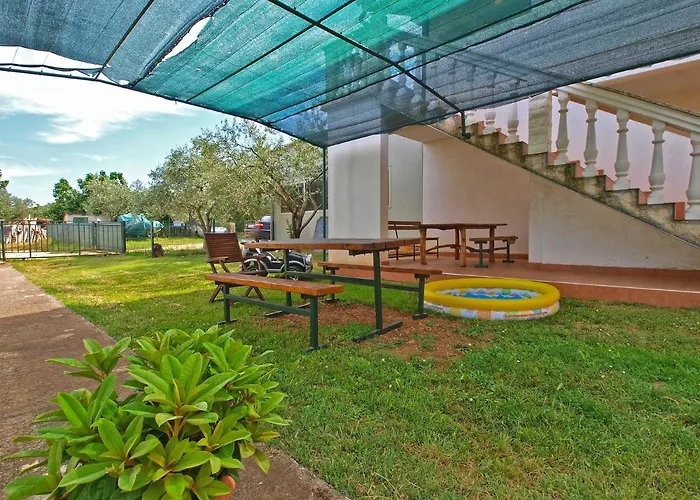 公寓 With Parking Space Peroj, - 20731