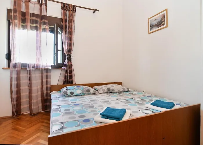 公寓 With Parking Space Peroj, - 20731