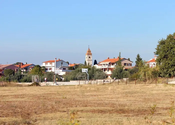 公寓 With Parking Space Peroj, - 20731 *